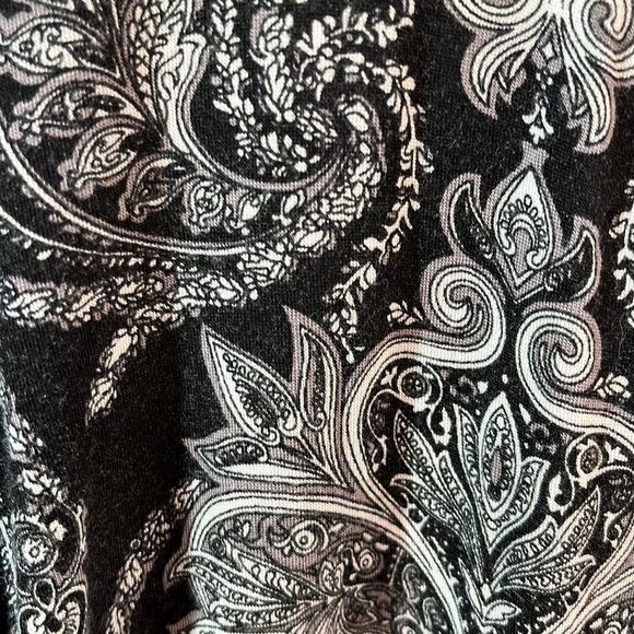 (10) Kim rogers 2X top rayon and spandex black and white - Picture 4 of 5